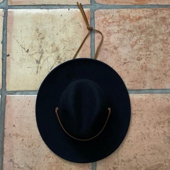 BRIXTON Black Wool Tiller Fedora modern round top, bendable for a classic look - Picture 4 of 9